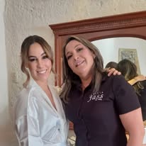 Novia con estilista de JASS Estudio